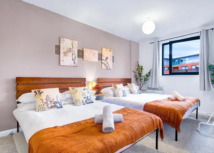 Chinese Suite - Sleeps/8 + Free Parking + Games + Netflix- Coffee Machine 家庭