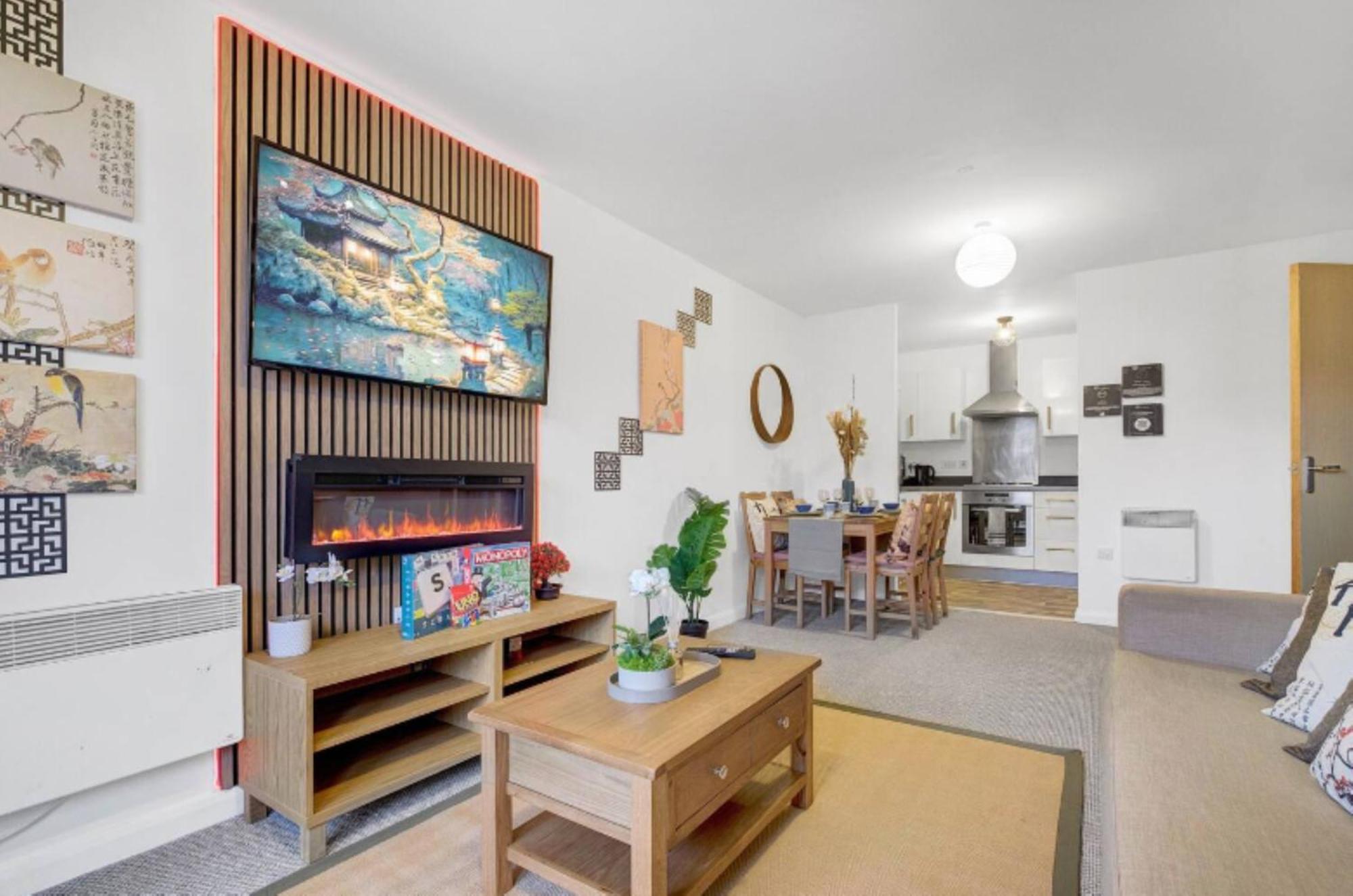 Apartment Chinese - Sleeps/8 + Free Parking + Games + Netflix- Coffee Machine *